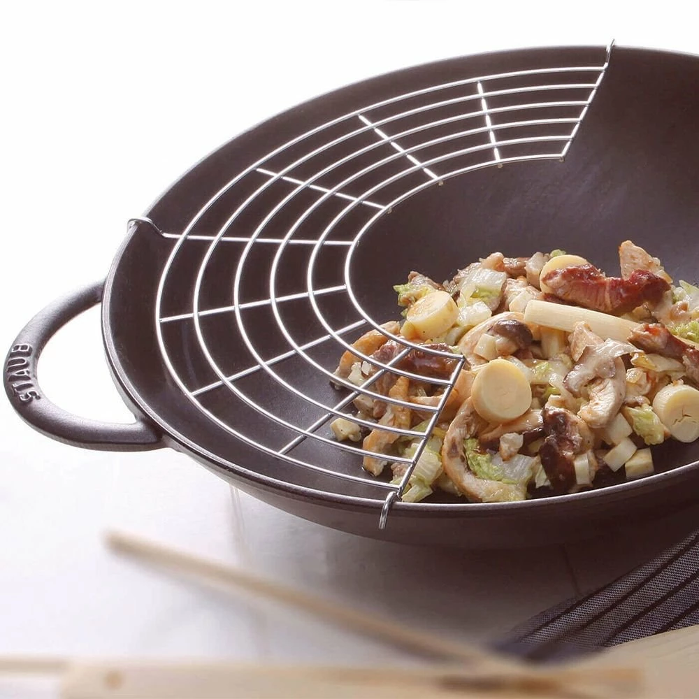 Staub 4.5 Qt. Perfect Frying Pan | Matte Black 5 Staub 4.5 Qt. Perfect Frying Pan | Matte Black - Image 3