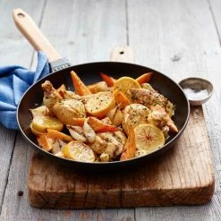 Staub 11" Fry Pan With Wooden Handle | Matte Black -Cuisinart Sales Shop 14276 rgb 300dpi