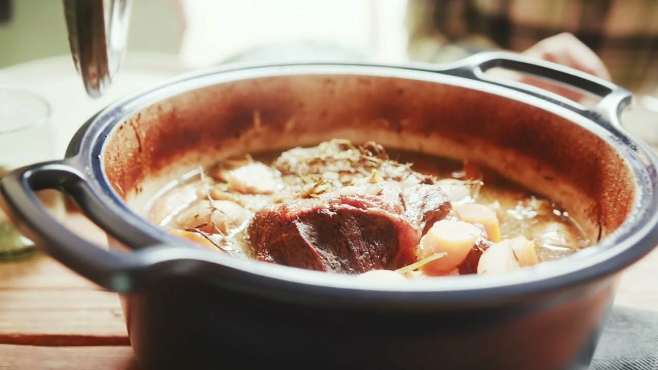 Emile Henry 6-Quart Sublime Stewpot | Indigo 6 Emile Henry 6-Quart Sublime Stewpot | Indigo - Image 4