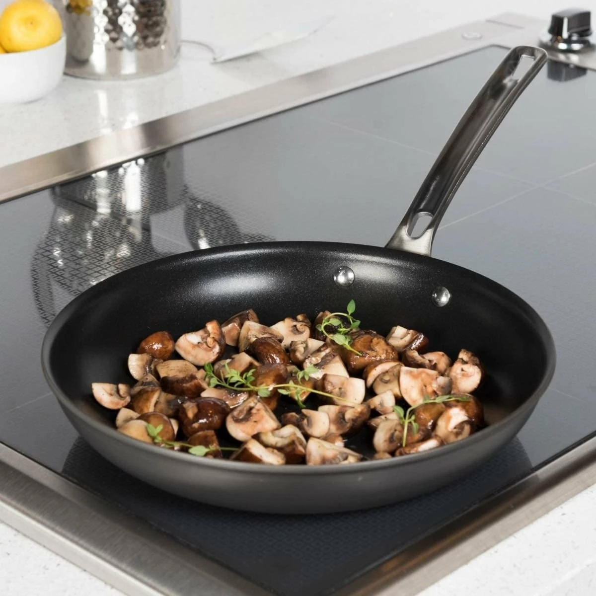 Viking Hard Anodized Nonstick 10" Fry Pan 6 Viking Hard Anodized Nonstick 10" Fry Pan - Image 4