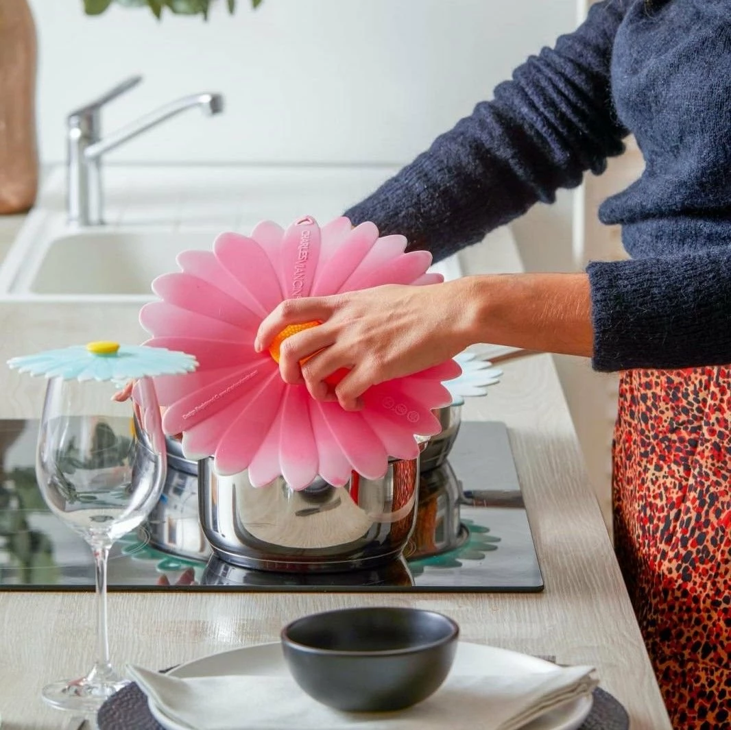 Charles Viancin Silicone Lid | 8" Daisy (Pink With White) 5 Charles Viancin Silicone Lid | 8" Daisy (Pink With White) - Image 3