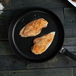 Swiss Diamond | XD Fry Pan With Lid - 12.5" -Cuisinart Sales Shop swiss2 3