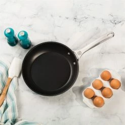 Le Creuset 9.5" Fry Pan | Toughened Nonstick Pro 19 Le Creuset 9.5" Fry Pan | Toughened Nonstick Pro -Cuisinart Sales Shop tnsp2200 24f