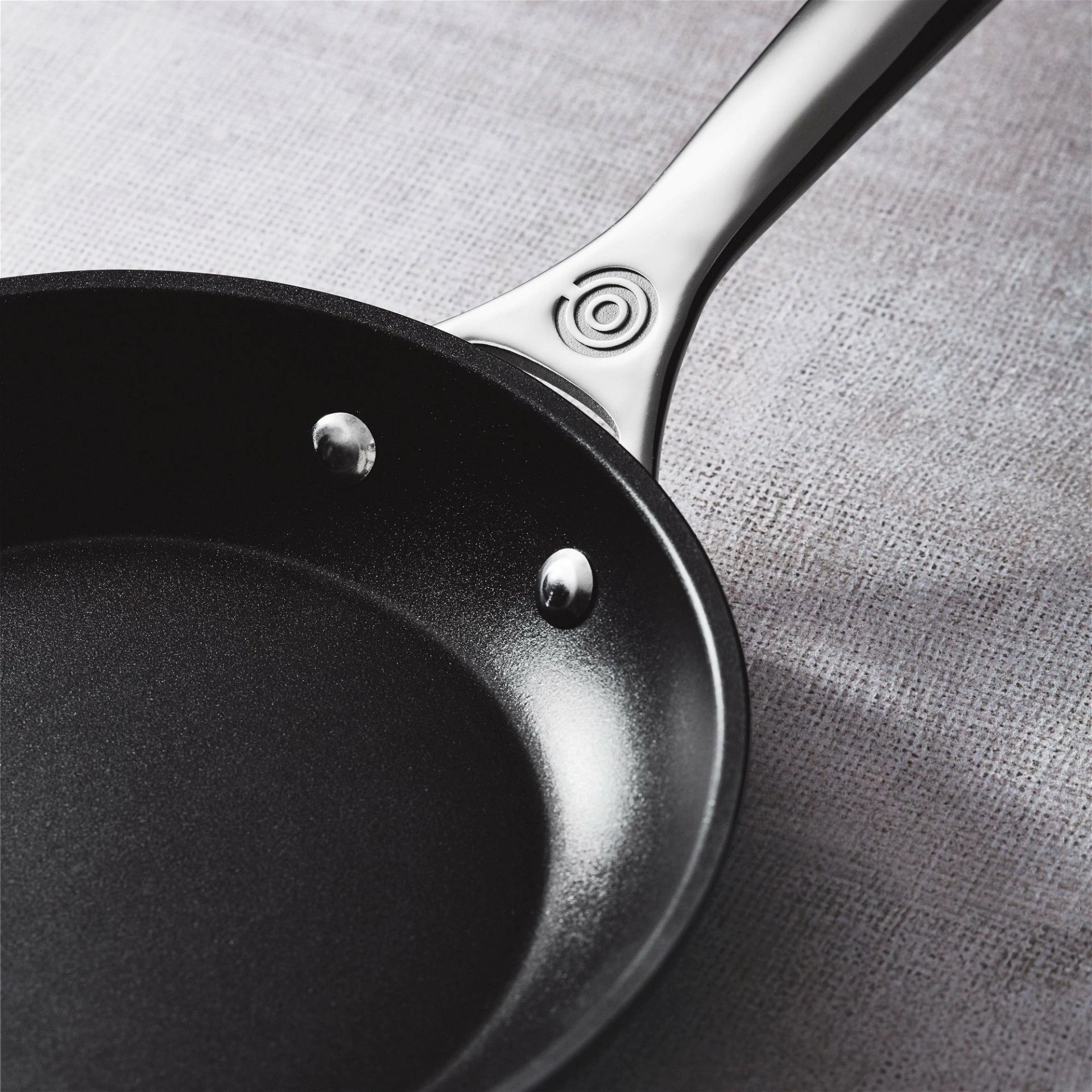Le Creuset 9.5" Fry Pan | Toughened Nonstick Pro 8 Le Creuset 9.5" Fry Pan | Toughened Nonstick Pro - Image 6