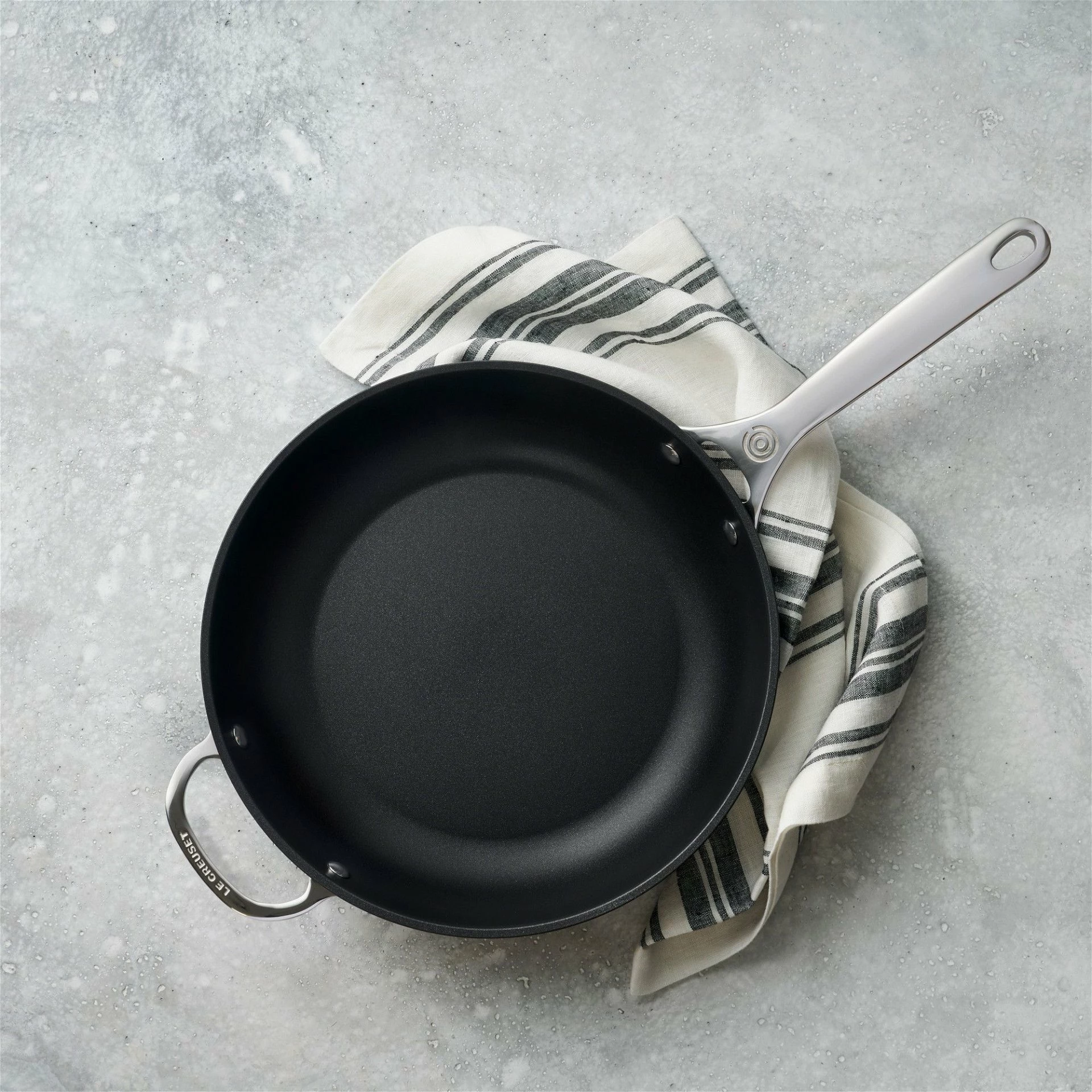 Le Creuset 11" Deep Fry Pan | Toughened Nonstick Pro 7 Le Creuset 11" Deep Fry Pan | Toughened Nonstick Pro - Image 5
