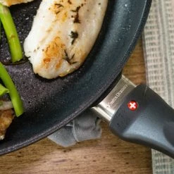 Swiss Diamond | HD Fry Pan With Lid - 11" -Cuisinart Sales Shop xd6428c 318 1