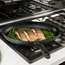 Swiss Diamond | HD Oval Fry Pan With Lid - 15" X 10.25" -Cuisinart Sales Shop xd6538c 2